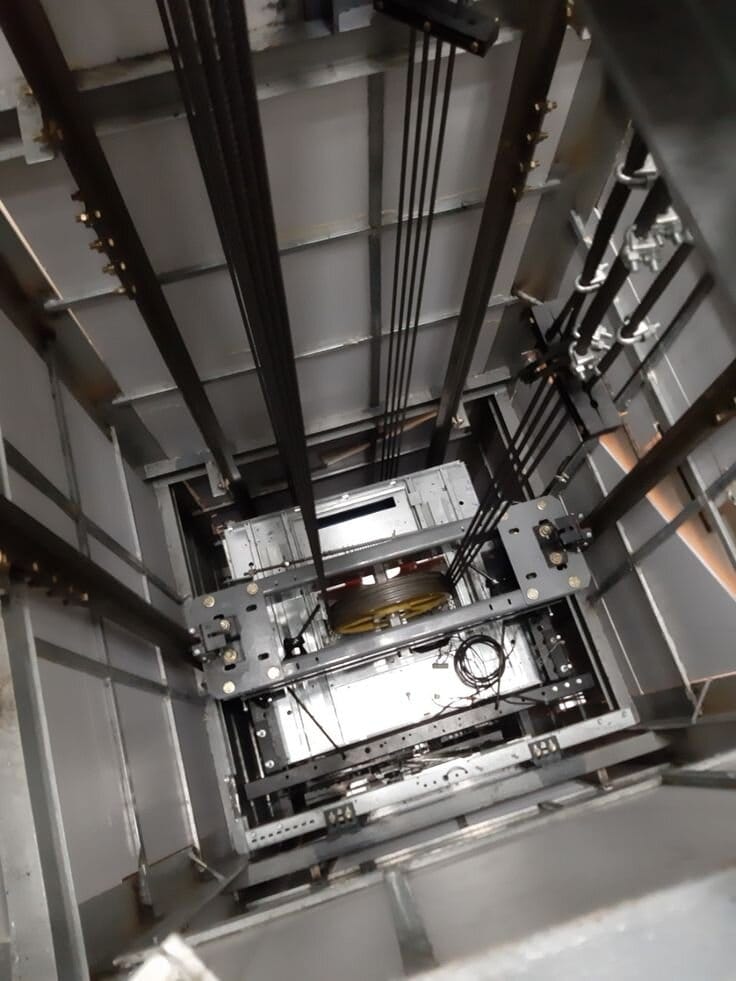 المواصفات القياسية للمصاعد