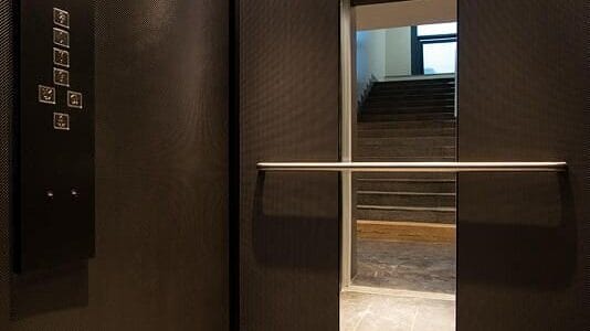 أهم إرشادات السلامة في المصاعد