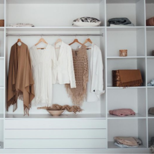 تصميم غرفة ملابس جدارية صغيرة بزاوية تصميم غرفة ملابس جدارية صغيرة بزاوية